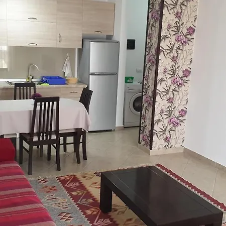 アパート Comfort フィエル